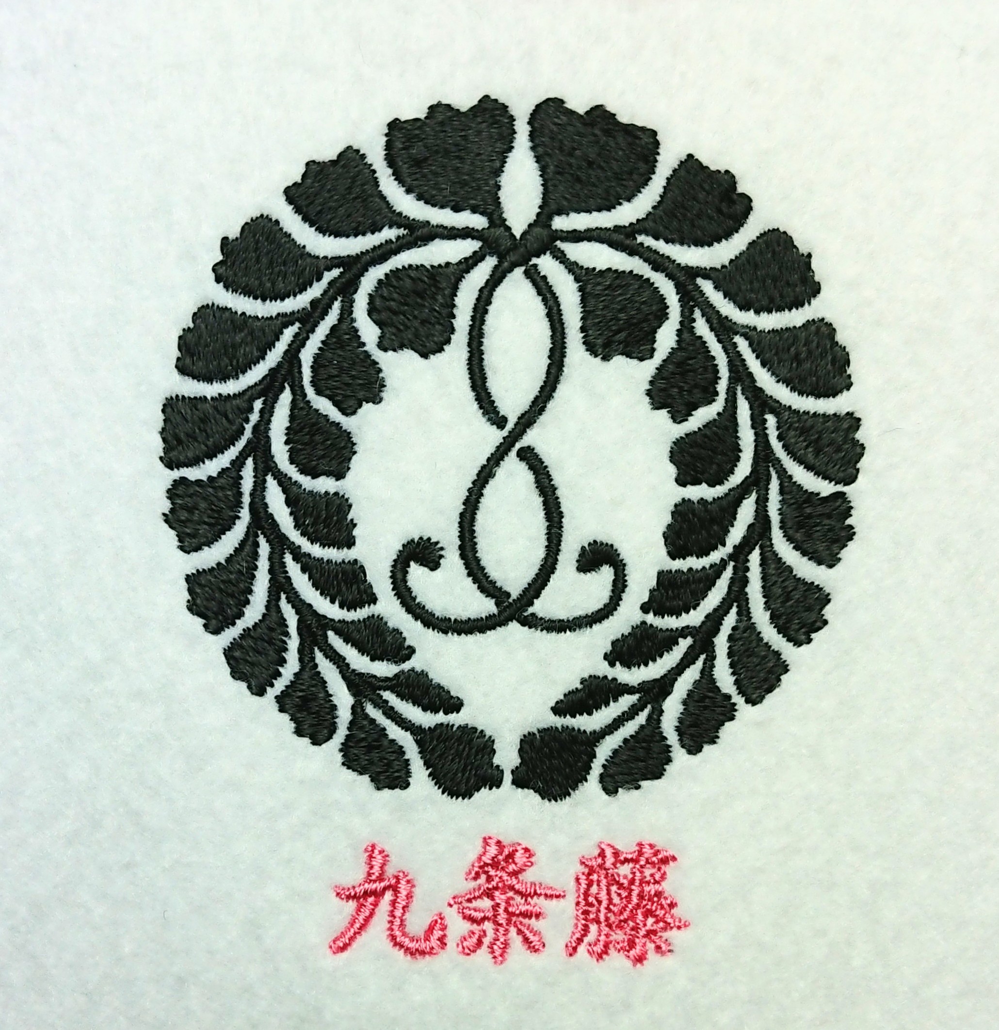 家紋デザインの基となった「藤」について解説しています。 | 花紋 | 家紋 Janpanese Family Crest