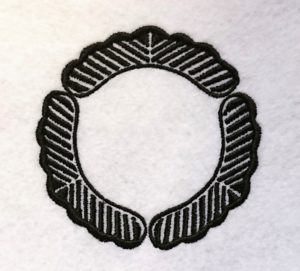 刺繍家紋の外郭部根なし三つ松輪