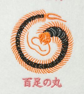 百足の丸の刺繍家紋
