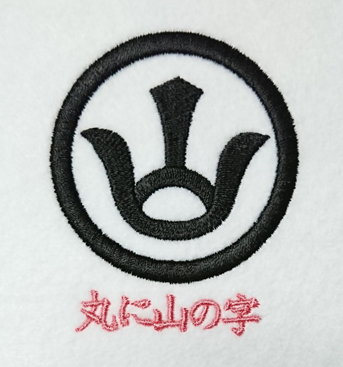 家紋のデザインの基となった「山」について解説しています。 家紋 Janpanese Family Crest 家紋のデザインの基となった「山」について解説しています。 家紋 Janpanese Family Crest