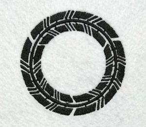 三つ矢の丸の刺繍家紋