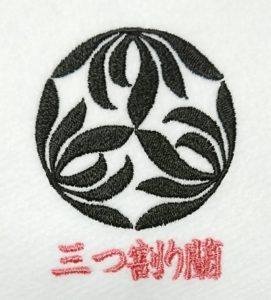 三つ割り蘭の家紋