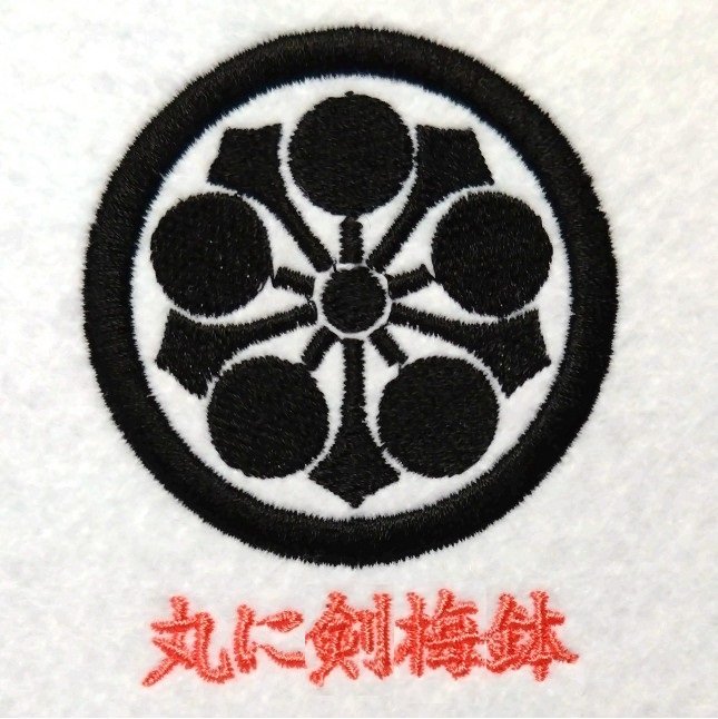 丸に剣梅鉢 | 家紋 Janpanese Family Crest