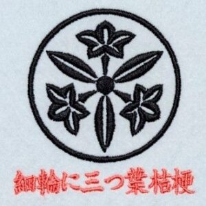 細輪に三つ葉桔梗