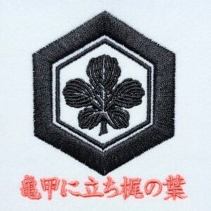 亀甲に立ち梶の葉